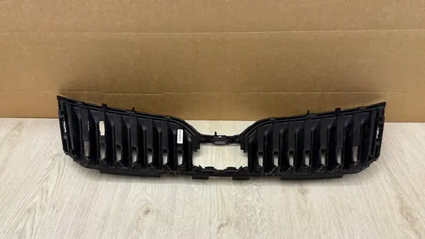 SKODA SUPERB 3 III Grill Radar Chrome 3V0853653B image 2