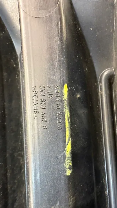 SKODA SUPERB 3 III Grill Radar Chrome 3V0853653B image 3