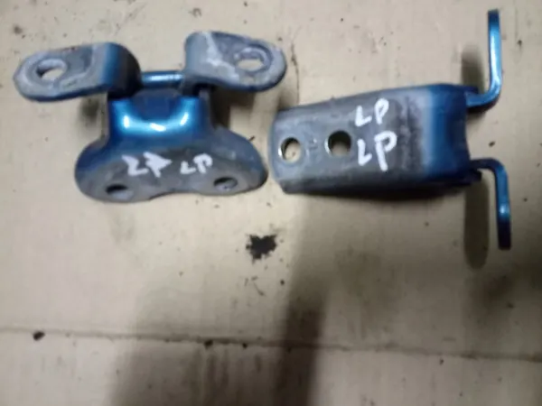 Vordere linke Türscharniere Toyota YARIS III 2011 image 1