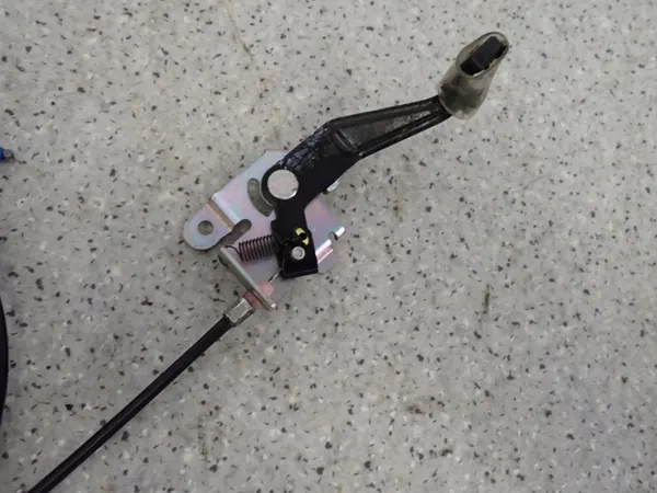Suzuki Celerio 14-19 brandstofkleplink OEM image 4