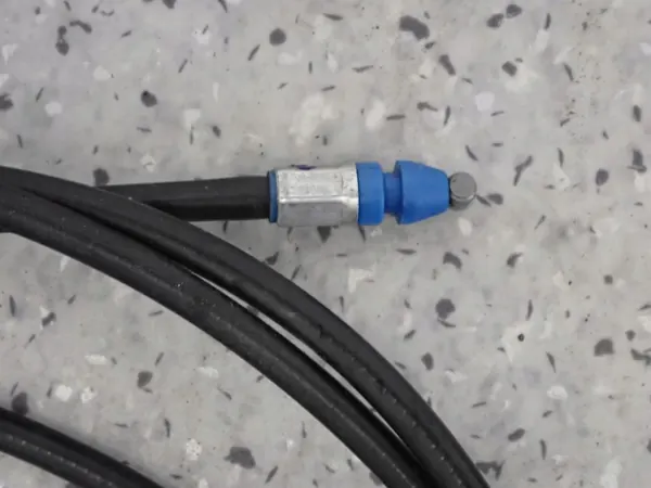 Suzuki Celerio 14-19 brandstofkleplink OEM image 5