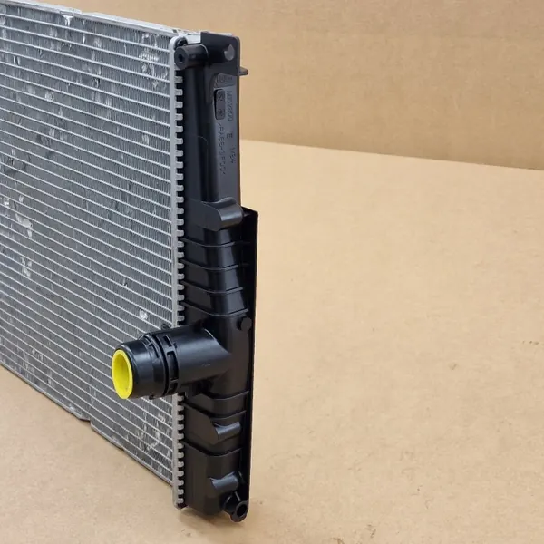Radiateur de liquide BMW OEM 17117600511 Occasion image 4