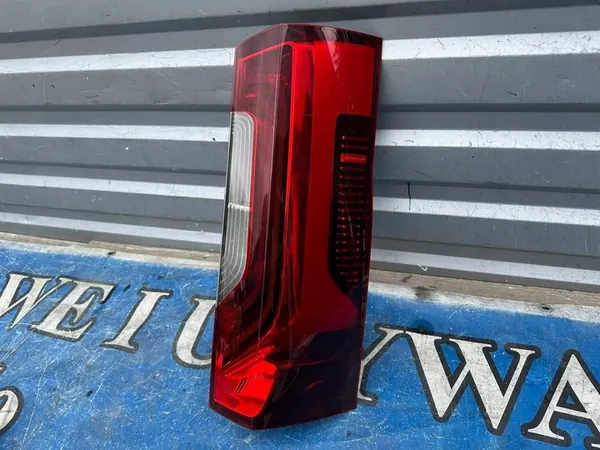 Luz trasera izquierda Mercedes-Benz Sprinter A9108205200 image 2