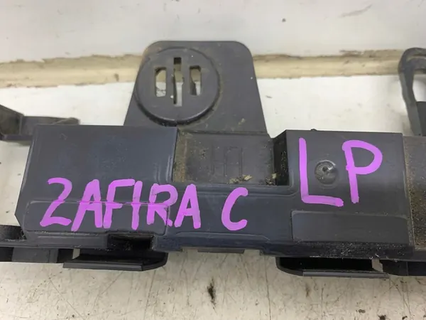 Scivolo di montaggio paraurti anteriore sinistro Opel Zafira C 13356870 image 2