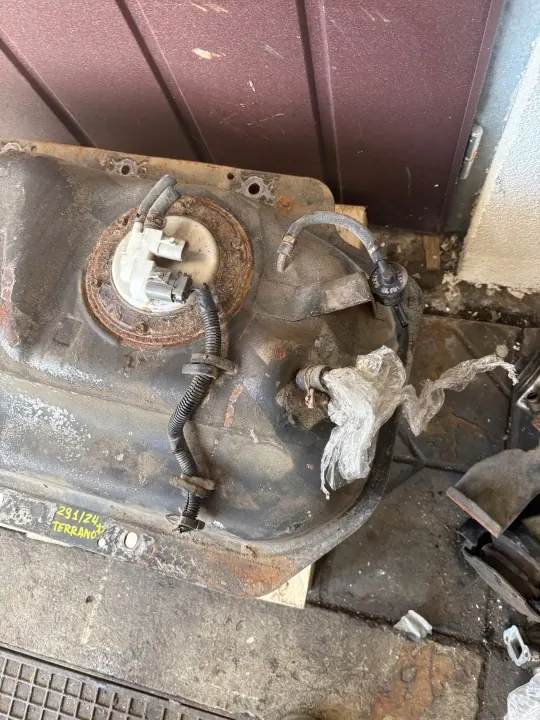 Brandstoftank OEM BAK ZBIORNIK PALIWA Nissan Terrano II image 4