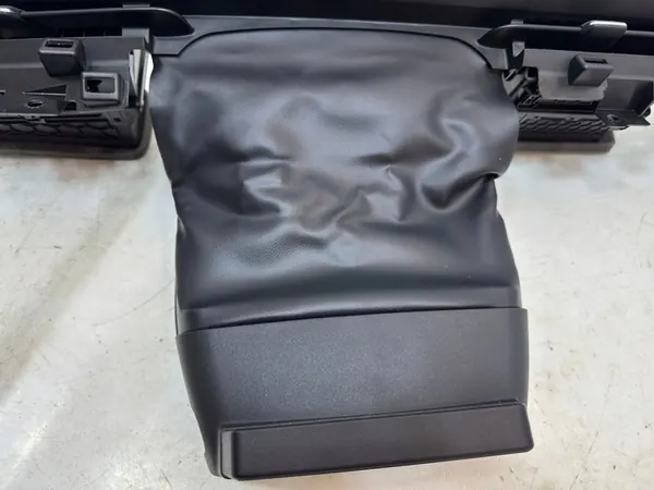 Ford Mustang Mach-E Grelhas Frontais LJ8B 19C696 image 6