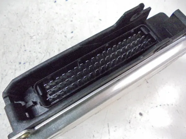 Unidad de Control Motor Opel Omega B - Pieza OEM image 3