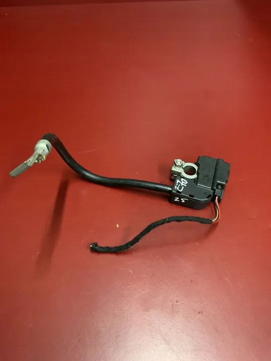 2010 BMW X5 E70 Klema minusowa 61129215954 image 3