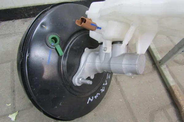 Rem Servo Pomp Peugeot 2008 208 88MLD8 1858669 image 4