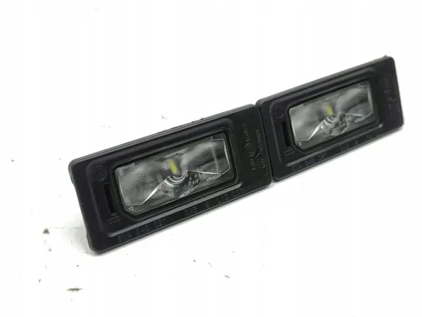 Luz de matrícula Audi A1 2023 OEM 5NA943021 image 2