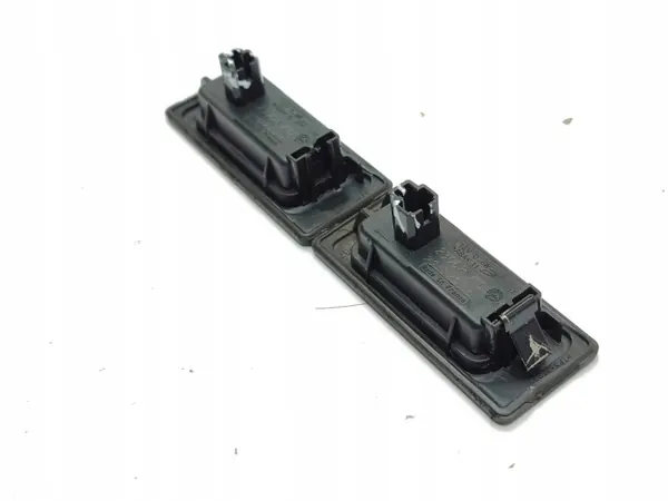 Luz de matrícula Audi A1 2023 OEM 5NA943021 image 3