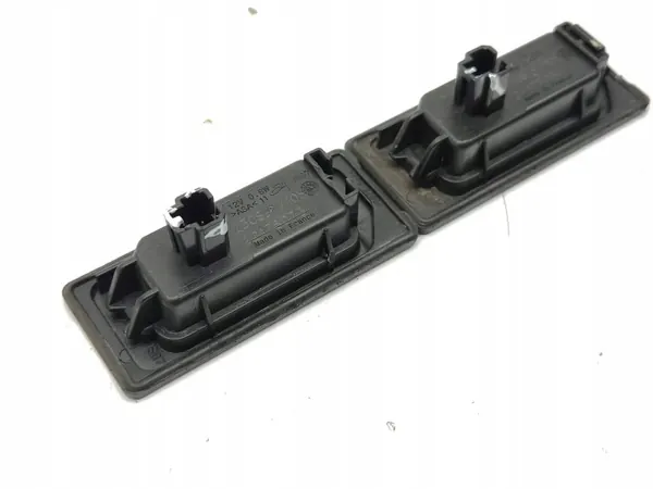 Luz de matrícula Audi A1 2023 OEM 5NA943021 image 4