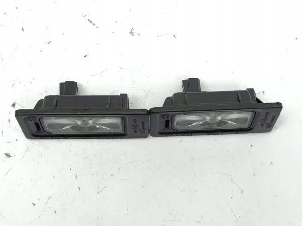 Luz de matrícula Audi A1 2023 OEM 5NA943021 image 5