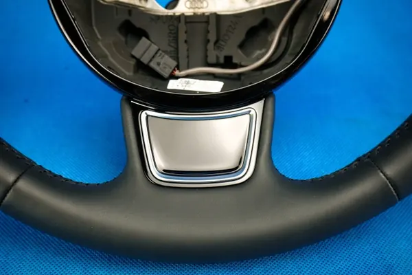 Volante de couro usado OEM 8K0419091BM INU image 4