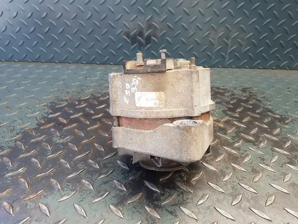 Vaihtovirtageneraattori Bosch BMW E30 320i 325i 325e M20 image 4
