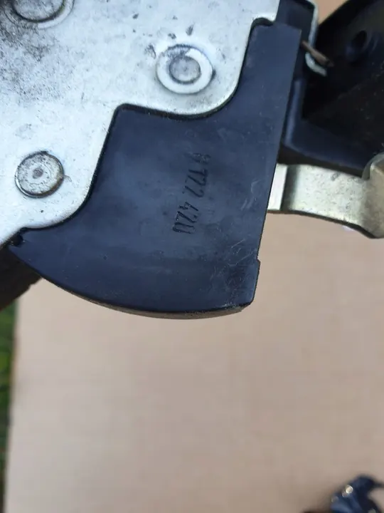 BMW E36 Höger Bakdörrslås 8122420 image 2