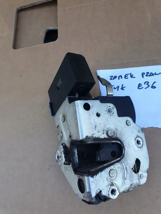 BMW E36 Höger Bakdörrslås 8122420 image 5