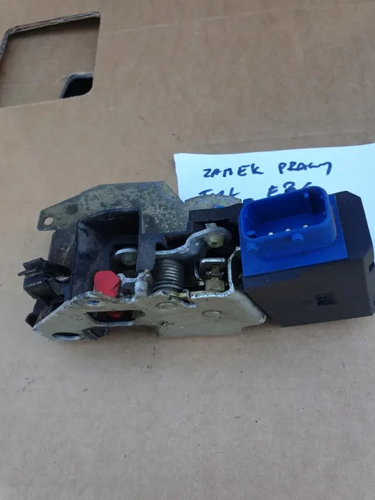 BMW E36 Höger Bakdörrslås 8122420 image 6