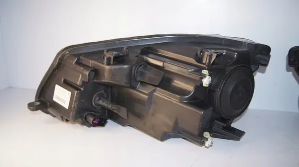 VW CADDY III 2K5 VASEN JA OIKEAN PUOLEN AJOVALO H4 image 6