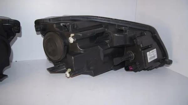 VW CADDY III 2K5 VASEN JA OIKEAN PUOLEN AJOVALO H4 image 7