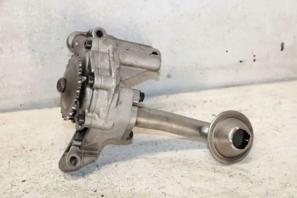 Öljypumppu OEM 038115105C VW Touran 1.9L Dieselille image 2