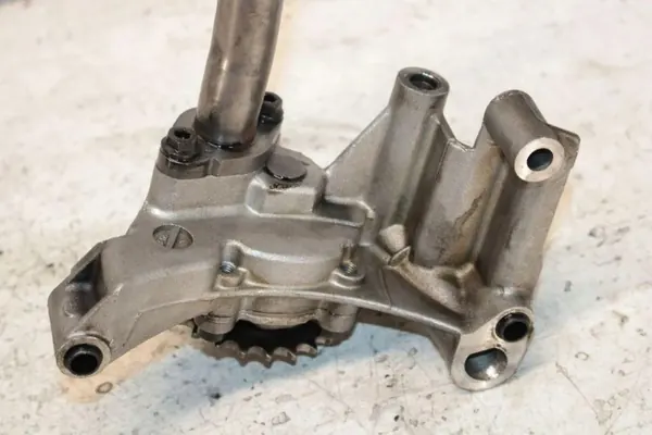 Öljypumppu OEM 038115105C VW Touran 1.9L Dieselille image 3