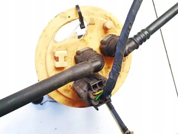 Pompe à carburant Volvo V70 OEM 30792039 2006 2.4L image 3