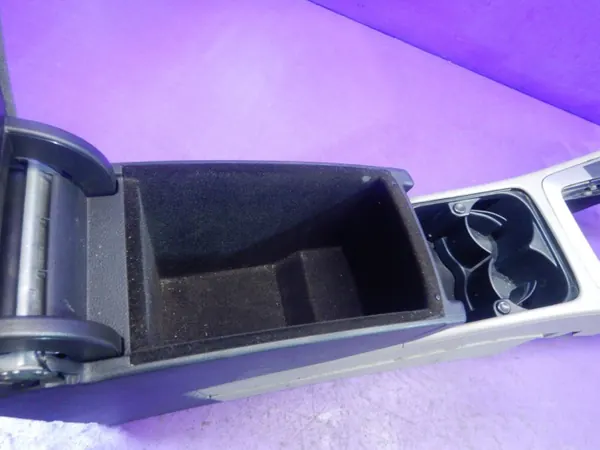 OEM Zawada-252729- Keskikonsoli Käsinoja VW Passat image 3