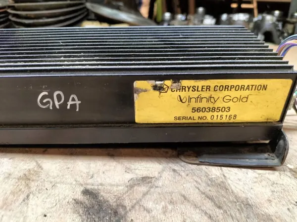 Amplificateur Infinity Gold Jeep OEM 56038503 - Occasion image 2