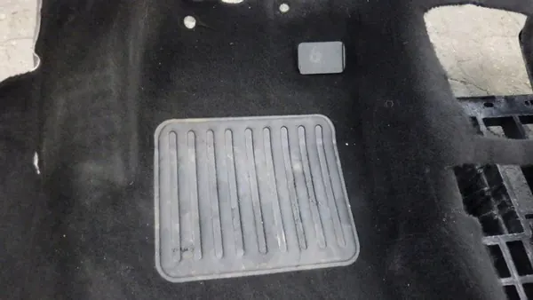 Tapete Peugeot OEM 96737436ZD - Usado image 7