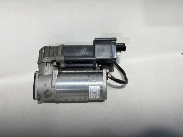 Mercedes E-Klasse W213 Luftfederpumpe OEM A2133200104 image 2