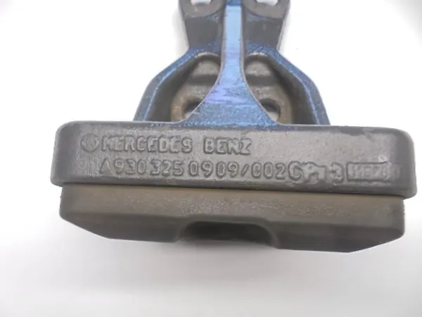 Parachoques de eje Mercedes OEM A9303250909 Usado image 3