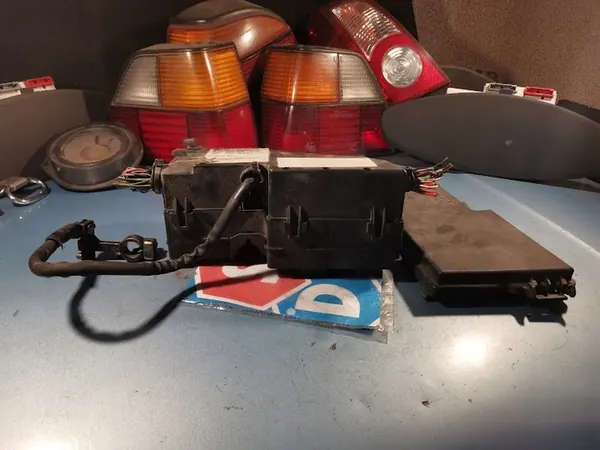 Caixa de relés de fusíveis FORD FOCUS MK2 3M5T14K733 image 6