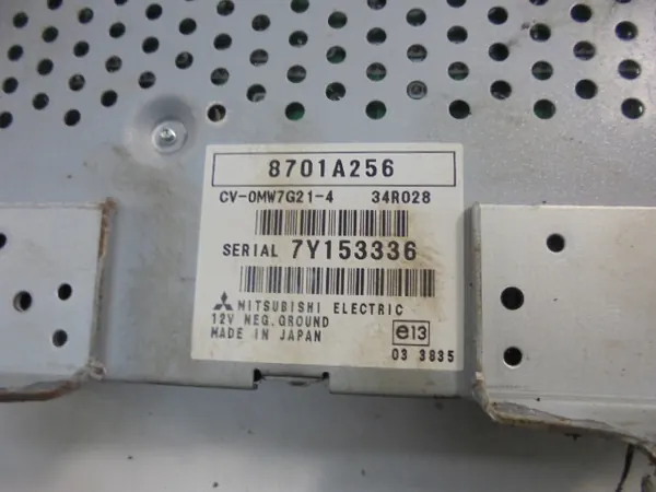 Mitsubishi radioversterker OEM 8701A256 - Gebruikt image 3