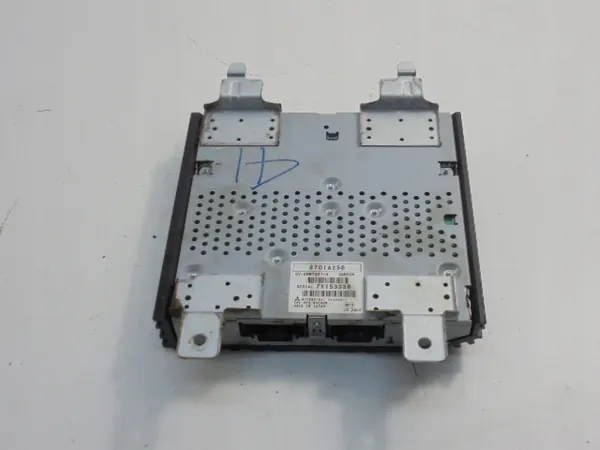 Mitsubishi radioversterker OEM 8701A256 - Gebruikt image 4