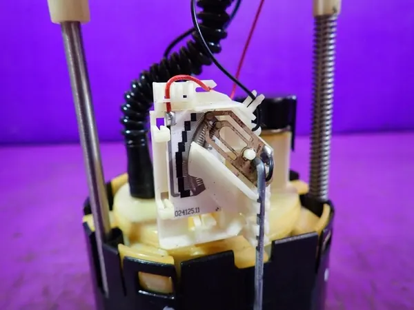 FIAT PUNTO II 99-03 1.2 Bomba de combustível 46743677 4 pinos image 2