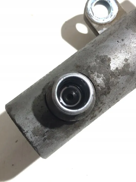 Audi A8 S8 D3 Insprutningsrör OEM 057130090L image 4