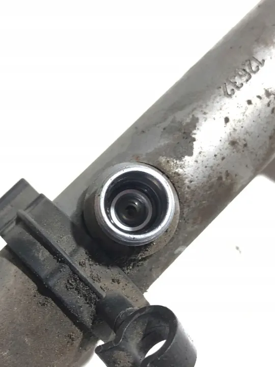 Audi A8 S8 D3 Insprutningsrör OEM 057130090L image 5