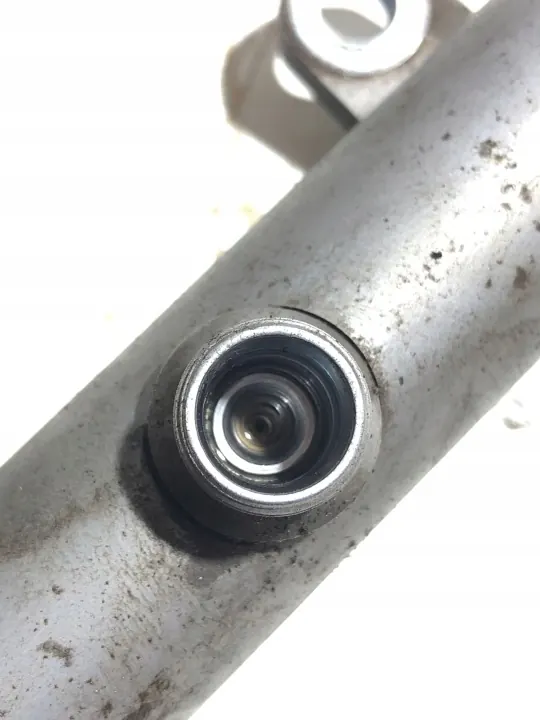 Audi A8 S8 D3 Insprutningsrör OEM 057130090L image 6