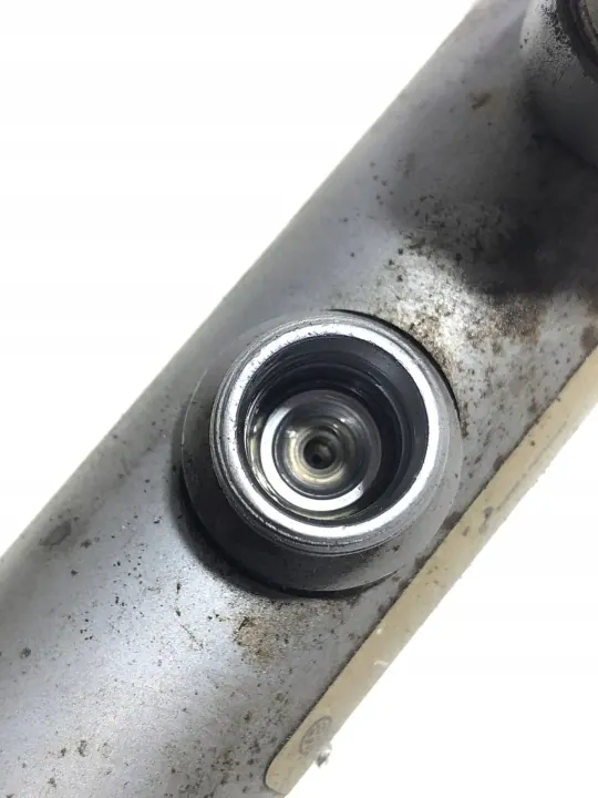 Audi A8 S8 D3 Insprutningsrör OEM 057130090L image 7