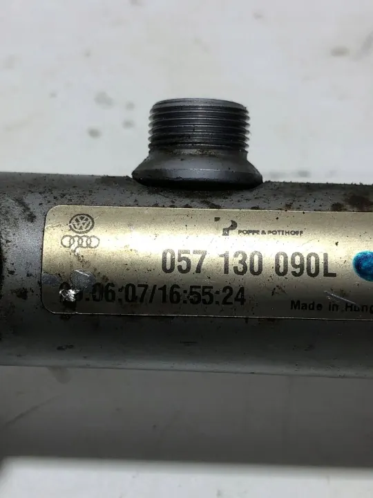 Audi A8 S8 D3 Insprutningsrör OEM 057130090L image 9
