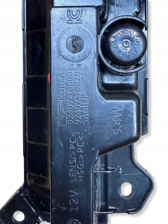 Genesis G80 Heckleuchte Mitte OEM 92407T600 - Gebraucht image 5