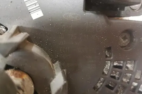 Vaihtovirtageneraattori FORD TRANSIT 2.2L diesel 2013 OEM 0125711104 image 3