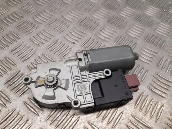 Mercedes CLS C218 Schiebedachmotor OEM A2188200142 image 4