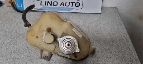 BMW 5 E28 Ausgleichsbehälter OEM 11782531 - Gebraucht image 2
