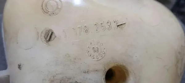 BMW 5 E28 Ausgleichsbehälter OEM 11782531 - Gebraucht image 3