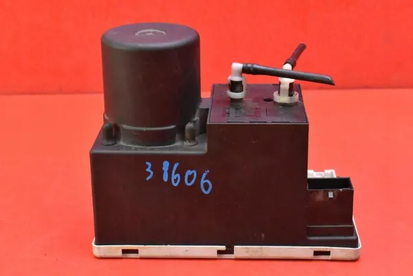 Zentralverriegelungspumpe Audi A4 B5 Sedan 94-99 8L0862257E image 1