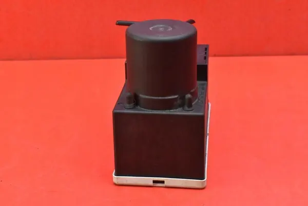 Zentralverriegelungspumpe Audi A4 B5 Sedan 94-99 8L0862257E image 4