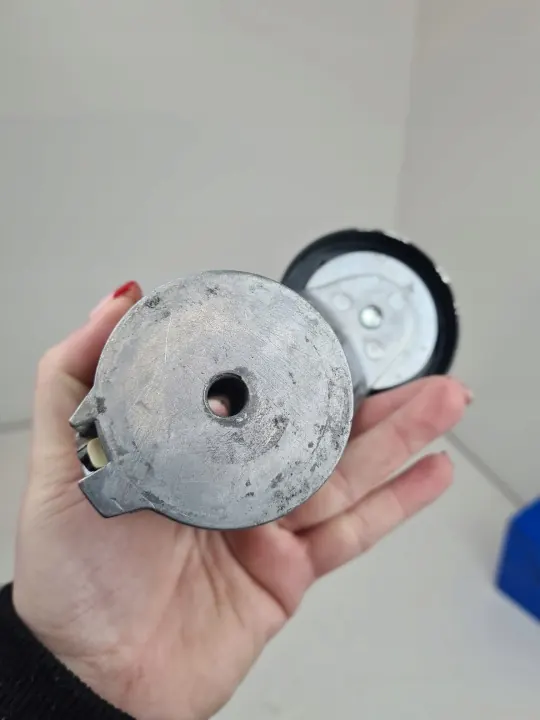 Tensor de correa SKF VKM 31016 - Usado image 7