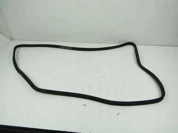 MERCEDES E W210 Joint de coffre image 1